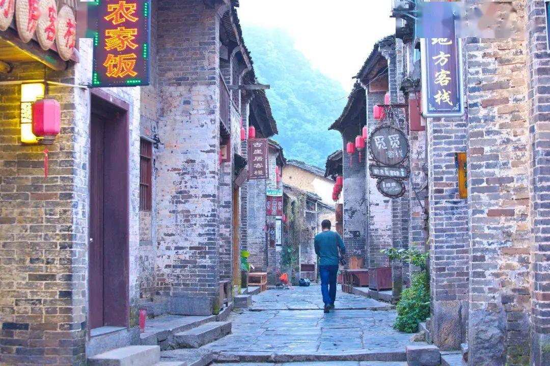 集装箱货运船